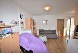 Vodice - apartman u prizemlju, 400 m od plaže, Vodice, Appartamento