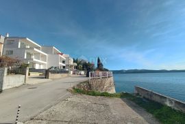 ŠIBENIK, BRODARICA - Stan s vrtom u novogradnji I. red do mora, Šibenik - Okolica, Wohnung