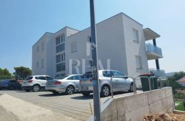 Dvosobni stan u Primoštenu, s pogledom na more!!!, Primošten, Apartamento