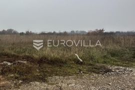 Vodnjan, građevinska parcela  1230 m2 s pravomoćnom građevinskom dozvolom, Vodnjan, Terra