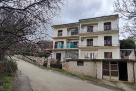 Smokvica, dvojna kuća, 4 apartmana, 80m do mora, Novi Vinodolski, Дом