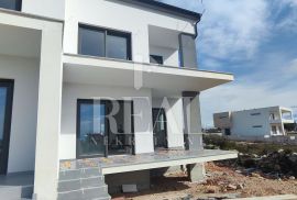 Vodice stan 2S+DB 70,44 m2, Vodice, Appartement