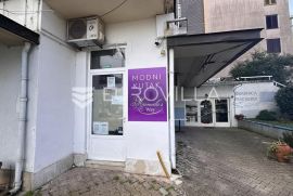 Istra, Rovinj, poslovni prostor na frekventnoj lokaciji NKP 74,57m2, Rovinj, العقارات التجارية