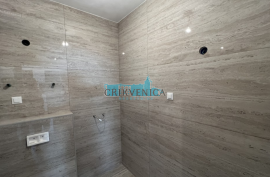 Grad Krk, luksuzan stan 100m2 + krovna terasa 120m2, prvi red do mora, Krk, Appartment