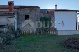 ISTRA SVETINČENAT ,  Kamena kuća za renovaciju sa projektom, Svetvinčenat, Maison