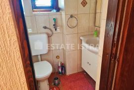 Kuća u Šikićima pored Pule, 90 m2, 78 m2 okućnice, Pula, Kuća