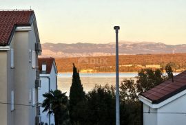 OTOK KRK, MALINSKA (okolica) - Apartman na 1.katu blizu mora, Malinska-Dubašnica, Appartment