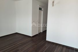 OTOK PAG, POVLJANA - 3s+db stan u novogradnji PRVI RED DO MORA, Povljana, Appartment