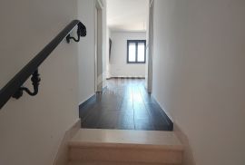 OTOK PAG, POVLJANA - 3s+db stan u novogradnji PRVI RED DO MORA, Povljana, Appartment