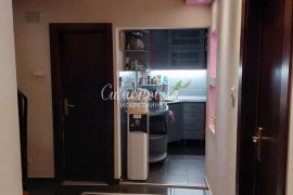 Novi Banovci, 3.0, 80m2(93),IV/4, duplex, renoviran,uknjižen ID#1660, Stara Pazova, شقة