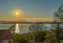 CRIKVENICA, DRAMALJ - uređena dvojna kuća s terasom i pogledom na more, parking, Crikvenica, Дом