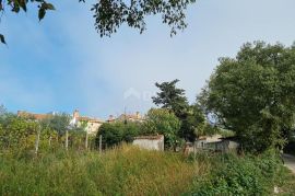 ISTRA,VALTURA - Građevinsko zemljište s objektom, Ližnjan, Land