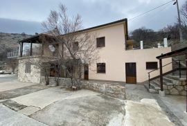 LUKOVO ŠUGARJE- kuća prvi red do mora !, Karlobag, House