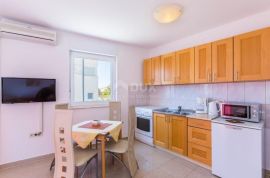 ISTRA, MEDULIN - Kuća sa 6 apartmana 400m od mora, Medulin, Kuća