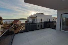 ŠIBENIK, VODICE - Predivan penthouse S8 pokraj mora, Vodice, شقة