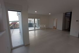 ŠIBENIK, VODICE - Predivan penthouse S8 pokraj mora, Vodice, شقة