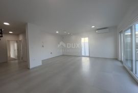 ŠIBENIK, VODICE - Predivan penthouse u novogradnji 1. red do mora, Vodice, Flat