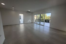 ŠIBENIK, VODICE - Predivan penthouse u novogradnji 1. red do mora, Vodice, Flat