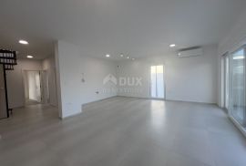 ŠIBENIK, VODICE - Predivan penthouse u novogradnji 1. red do mora, Vodice, Flat