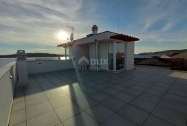 ŠIBENIK, VODICE - Predivan penthouse u novogradnji 1. red do mora, Vodice, Flat