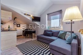 Rijeka, Centar, novouređen dvoetaži stan NKP 125 m2 s četiri apartmana, Rijeka, Appartment