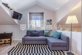 Rijeka, Centar, novouređen dvoetaži stan NKP 125 m2 s četiri apartmana, Rijeka, Daire