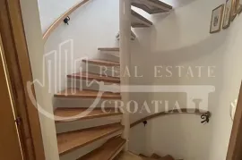 Prodaja, Vodice centar, kuća sa pogledom na more i parkirnim mjestom, Vodice, Casa