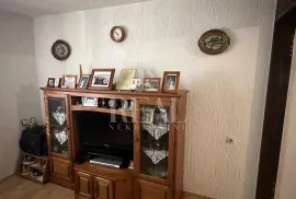 Spinčići, prizemlje kuće sa vrtom i dvorištem! Odlična lokacija, Kastav, Appartement