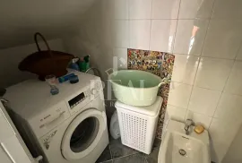 Spinčići, prizemlje kuće sa vrtom i dvorištem! Odlična lokacija, Kastav, Appartement