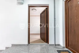 Požega, Centar, moderan dvoetažni stan 85 m2, Požega, Stan