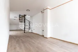 Požega, Centar, moderan dvoetažni stan 85 m2, Požega, Stan