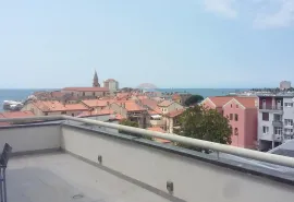 Umag - centar, novouređen apartman, terasa, pogled more, Umag, Apartamento