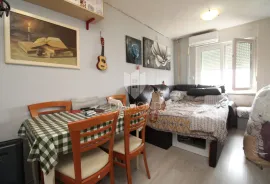 Dvosobni stan na Vojaku s garsonijerom, Rijeka, Appartement