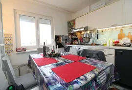 Dvosobni stan na Vojaku s garsonijerom, Rijeka, Appartement