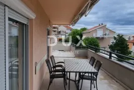 NOVI VINODOLSKI, STAN 3S+DB sa bazenom, blizu centra, Novi Vinodolski, Appartment