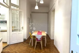 Aristokratski stan nadomak Zrinjevca, Zagreb, Appartment