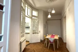 Aristokratski stan nadomak Zrinjevca, Zagreb, Appartment