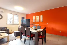 Zagreb, Blato, sunčani četverosoban stan 109 m2 s vrtom, Zagreb, Appartment