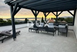 SPLIT, KAŠTEL GOMILICA - Vrhunski penthouse s prekrasnim pogledom na more!, Kaštela, Διαμέρισμα