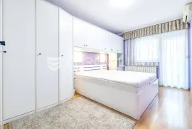 Zagreb, Trešnjevka, odličan trosoban stan + garaža, Zagreb, Apartamento