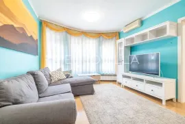 Zagreb, Trešnjevka, odličan trosoban stan + garaža, Zagreb, Apartamento