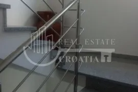 Prodaja, Bukovac, kuća sa 3 stana i 4 parkirna mjesta, Zagreb, Maison