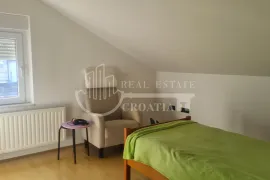 Prodaja, Bukovac, kuća sa 3 stana i 4 parkirna mjesta, Zagreb, Maison