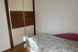 Malinska, otok Krk, prekrasan stan u prizemlju 60 m2, okućnica 40 m2, prodaja, Malinska-Dubašnica, Appartment