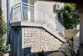 Hreljin, kuća s dva stana, površine 130m2, Bakar, Haus