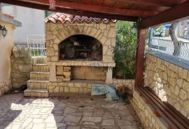 Hreljin, kuća s dva stana, površine 130m2, Bakar, Haus