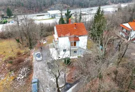 Jurdani, kuća sa 4 stana na mirnoj lokaciji, Matulji, Casa