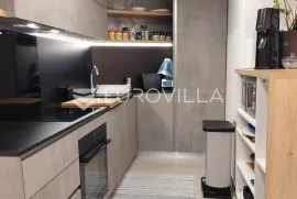 Istra, Pula, osunčan stan 2SS + DB, spremište, parking, Pula, Appartement