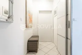 Split, Plokite, Lijep dvosoban stan na odličnoj lokaciji, Split, Appartment