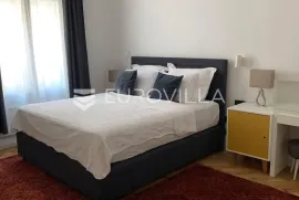 Zagreb, Nazorova ulica, prekrasan stan s 4 sobe, za studente, Zagreb, Appartment